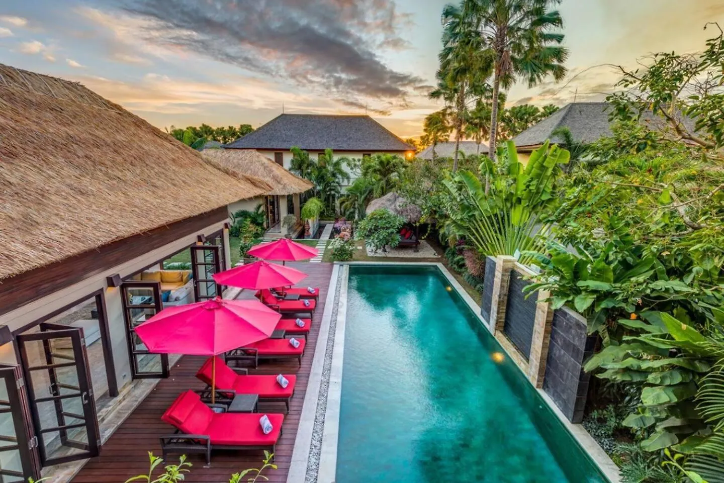 The Residence Seminyak 4*,